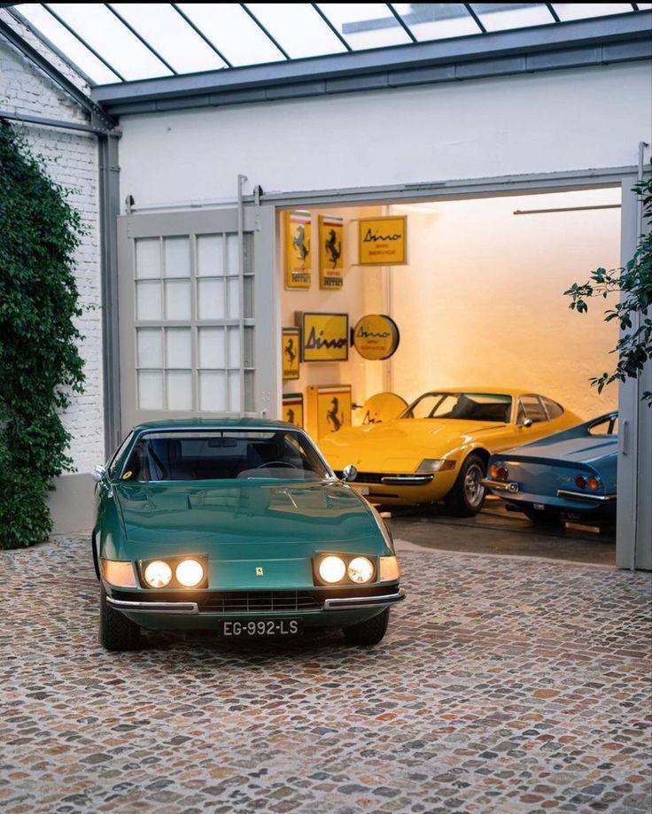 Image Top 10 Classic Cars to Drive Before You Die