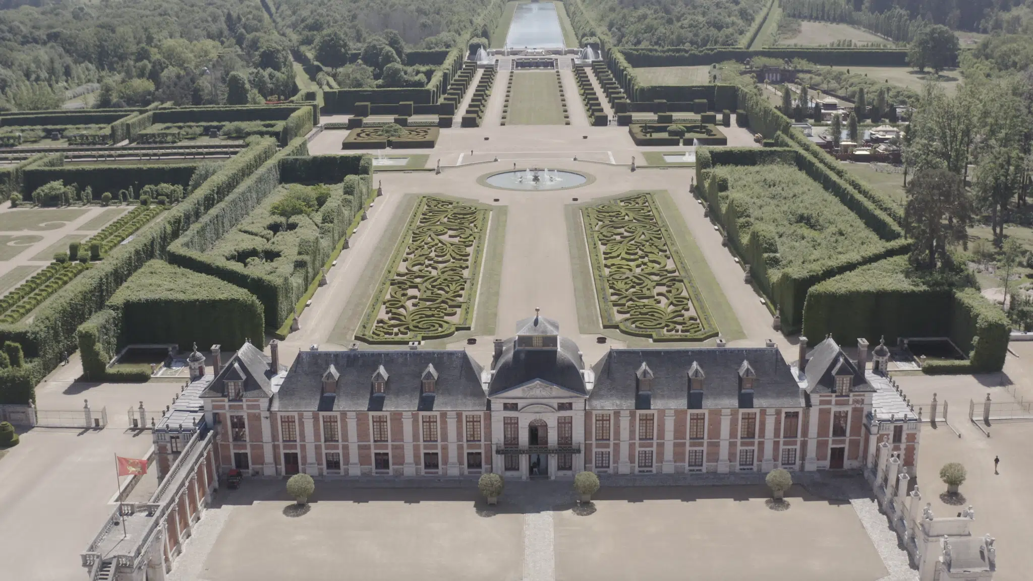 Image Inside the World’s Most Exclusive Château –               Domaine du Champ de Bataille ⚜️